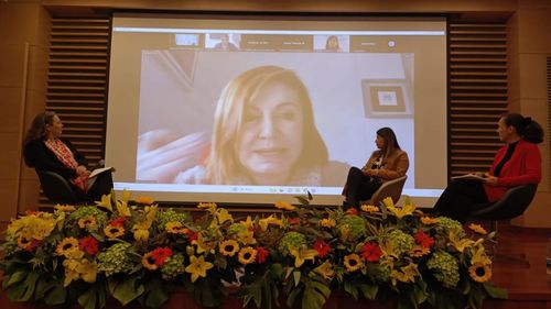 Las palabras convencen, el ejemplo arrastra